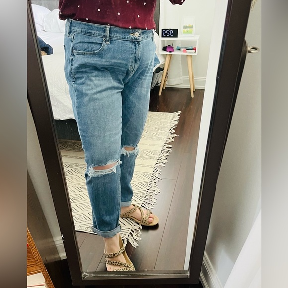 Old Navy Ripped Jeans - Picture 8 of 9